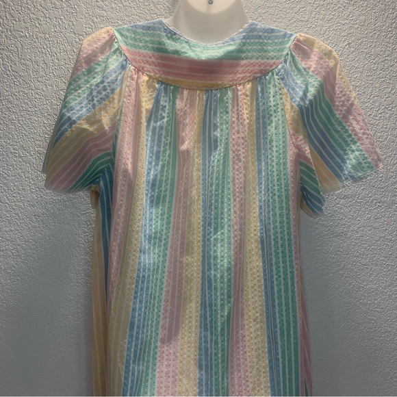 Lindsay Jordan Multicolor Pastel Striped Zipper front Nightgown - Picture 3 of 6